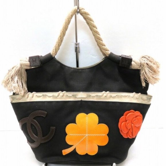 CHANEL Handbags - Authentic CHANEL hobo flower tote